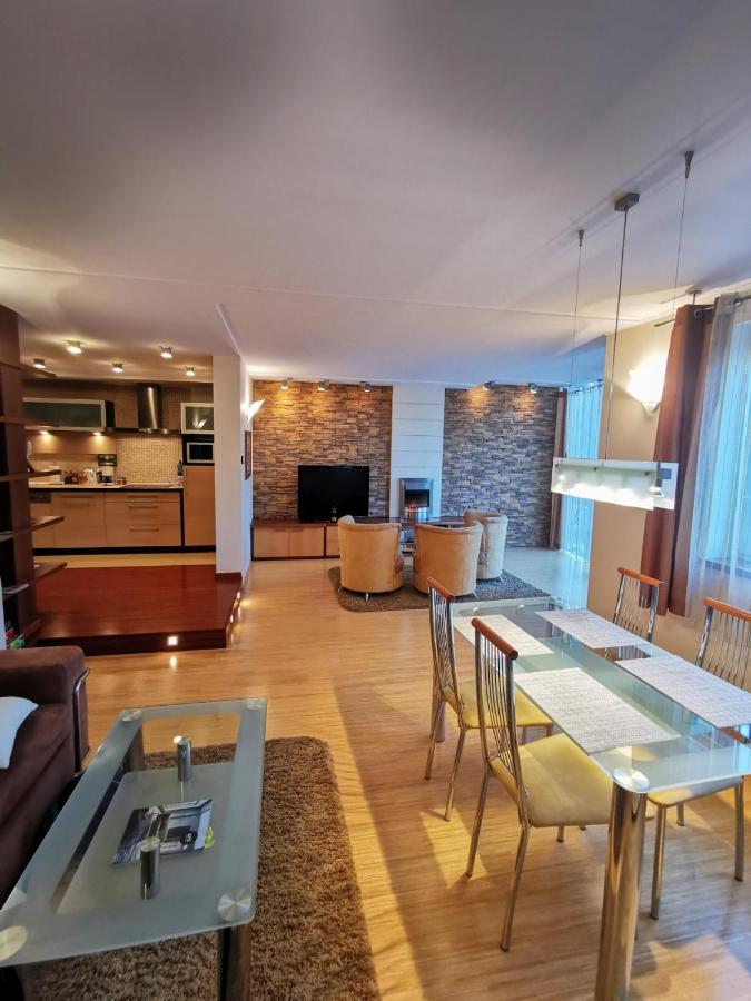 Uroczy Apartament Przy Deptaku Z Parkingiem. Polanica-Zdrój Buitenkant foto
