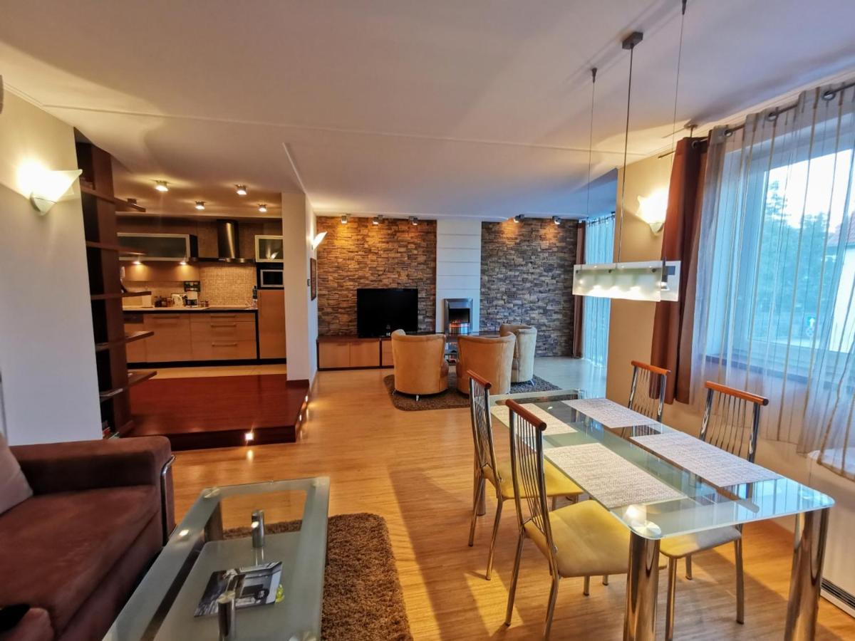 Uroczy Apartament Przy Deptaku Z Parkingiem. Polanica-Zdrój Buitenkant foto