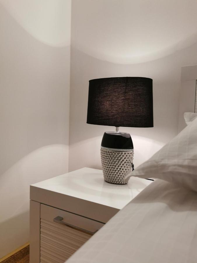 Uroczy Apartament Przy Deptaku Z Parkingiem. Polanica-Zdrój Buitenkant foto