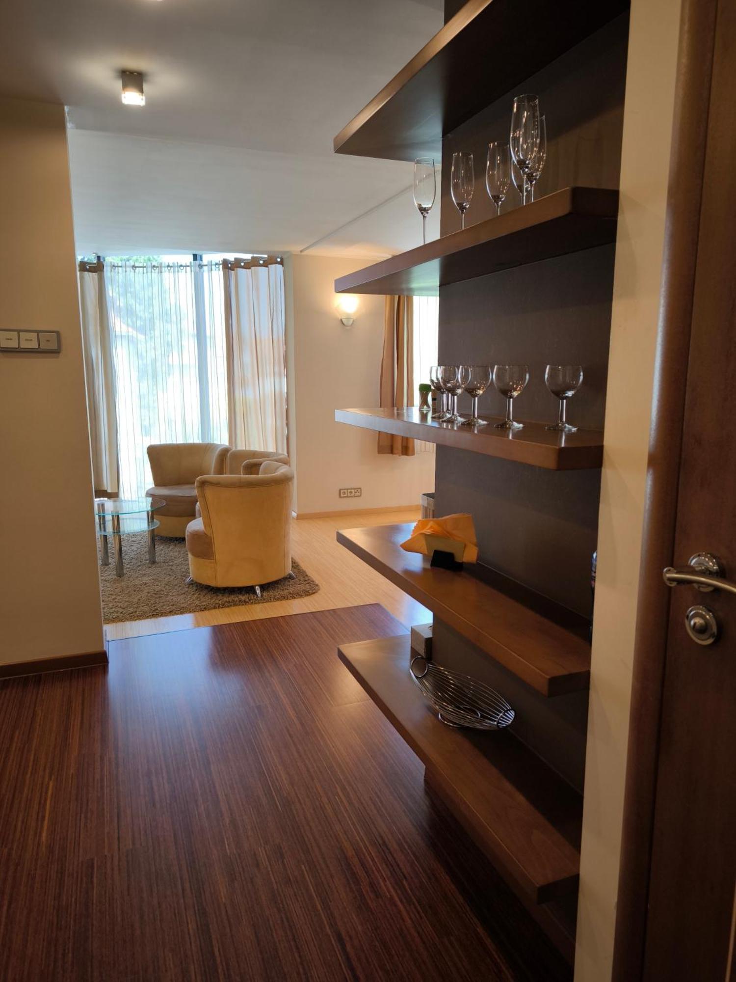 Uroczy Apartament Przy Deptaku Z Parkingiem. Polanica-Zdrój Buitenkant foto