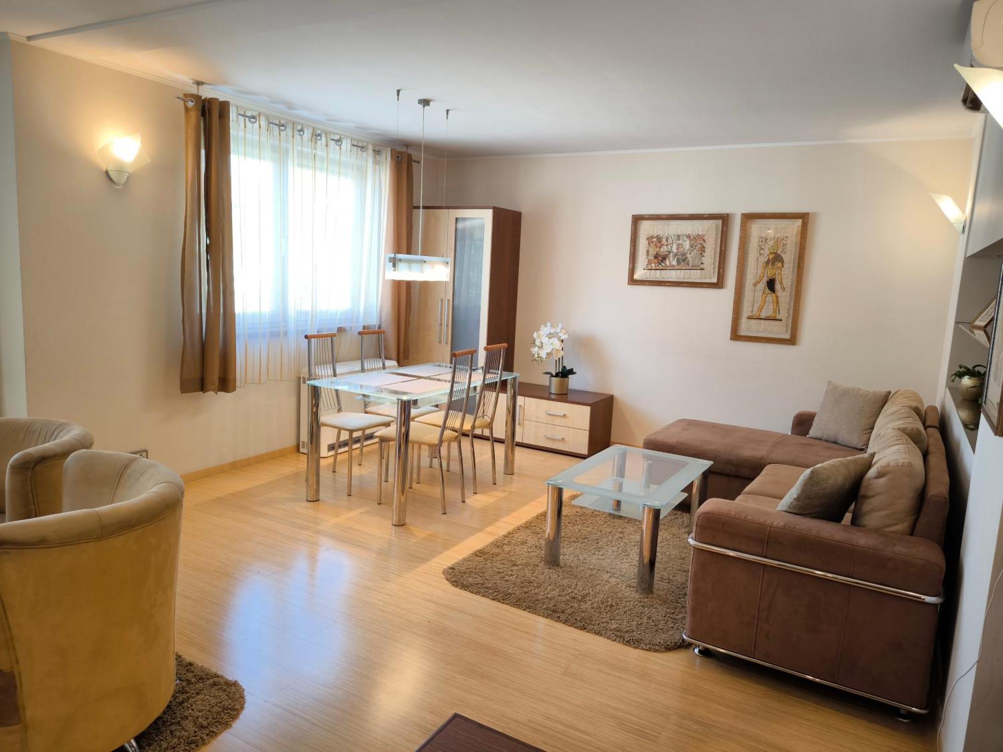 Uroczy Apartament Przy Deptaku Z Parkingiem. Polanica-Zdrój Buitenkant foto