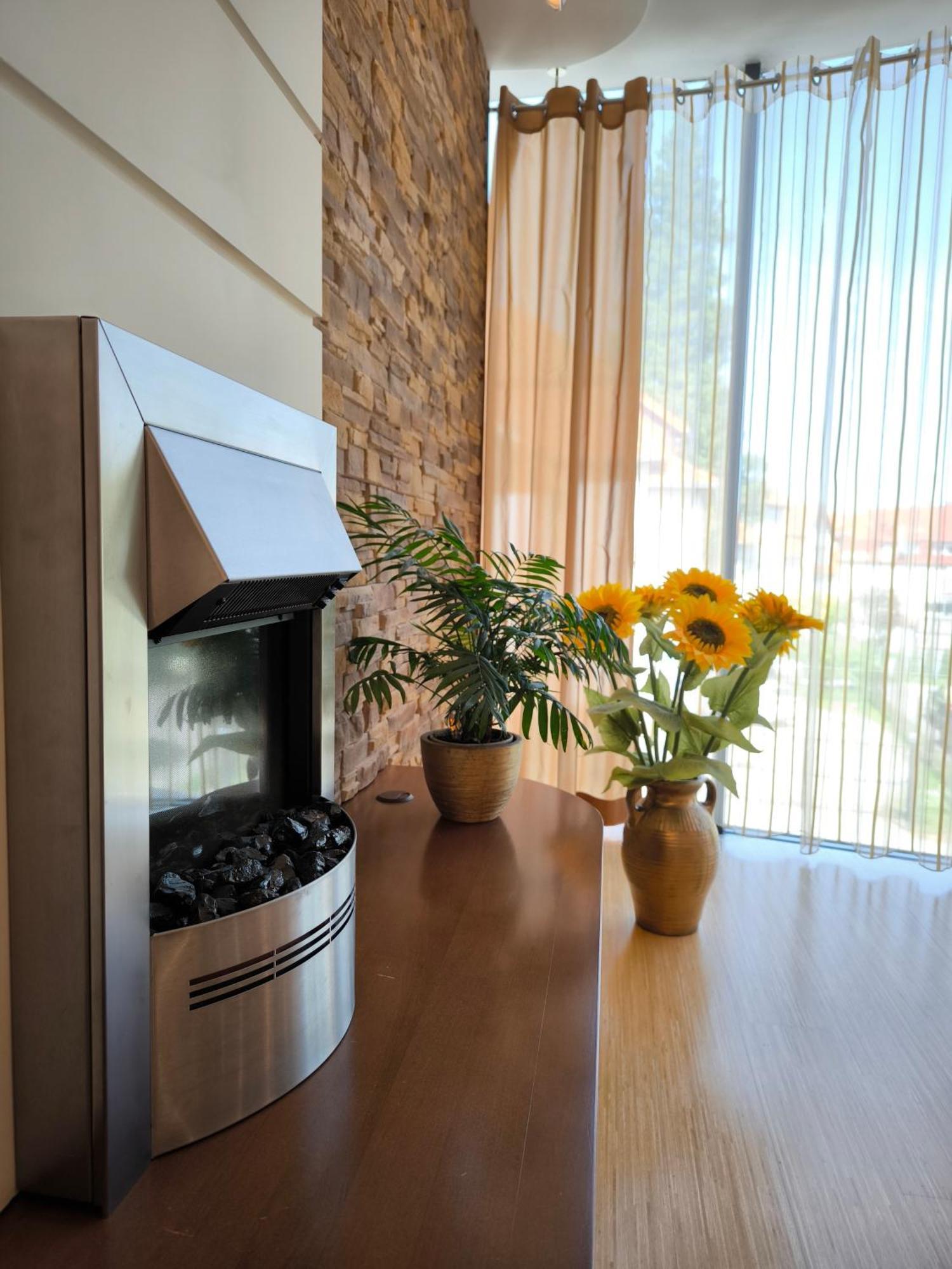 Uroczy Apartament Przy Deptaku Z Parkingiem. Polanica-Zdrój Buitenkant foto