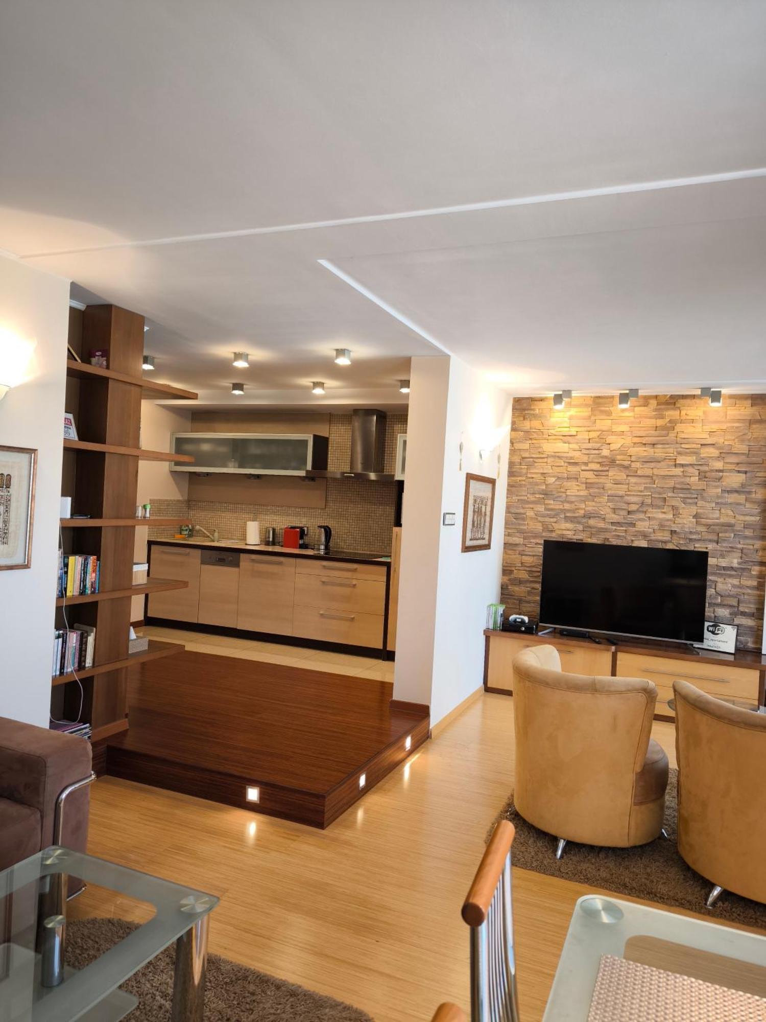 Uroczy Apartament Przy Deptaku Z Parkingiem. Polanica-Zdrój Buitenkant foto